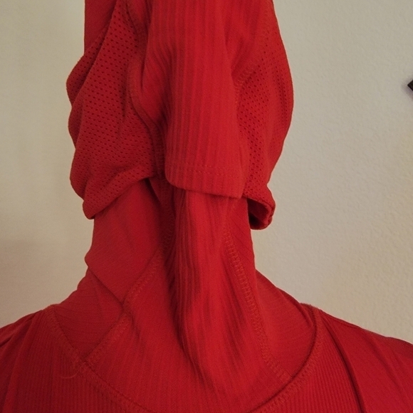 Athleta Flurry Balaclava Seamless Hoodie Red XS Pullover Compression Thumb Hole - Picture 6 of 9
